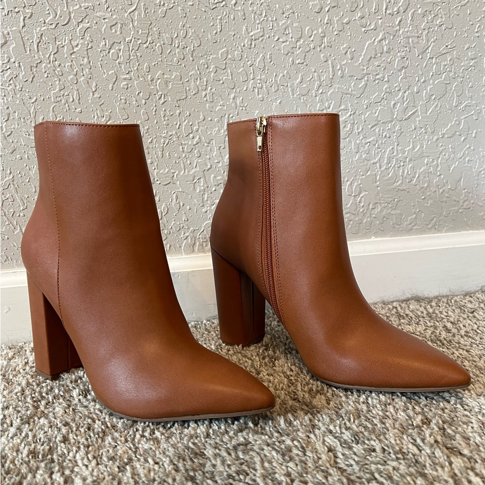 Tan/brown pointed toe booties